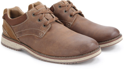 

Clarks Mahale Plain Men Genuine Leather Sneakers For Men(Brown, Tan