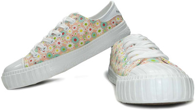 

Fast Trax Star Sneakers For Women(Multicolor, Pink