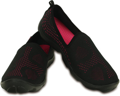 

Crocs Casuals For Women(Black), 200846-0j4