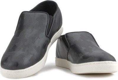 

United Colors of Benetton Men Loafers For Men(Black, 901