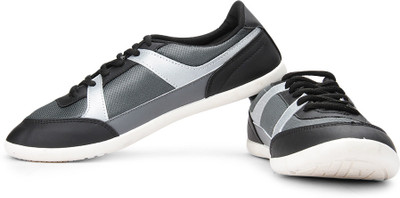 

Globalite Gradient Men Walking Shoes For Men(Black, Silver, Grey