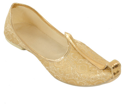 

Kolapuri Center Kolapuri Centre Gold Coloured Mojaris For Men's Mojaris For Men(Gold