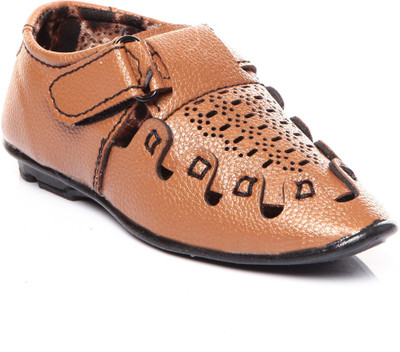 

Trilokani Boys, Beige