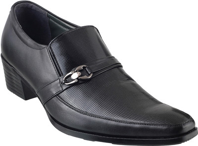 

Metro 19 Slip On Shoes For Men(Black, 11;black