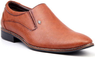 

Mactree Dexter Slip On For Men(Orange)