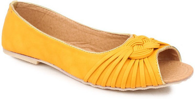 

Sindhi Footwear Venetian Bellies For Women(Yellow)