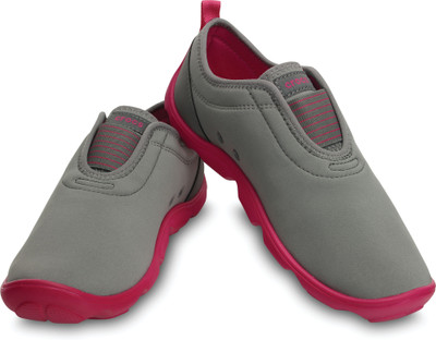 

Crocs Casuals For Women(Grey), 15501-0t9