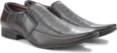 

Bata TESTURED SLIPON Slip On Shoes For Men(Brown
