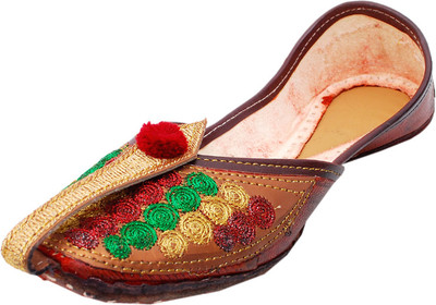

Saashiwear Punjabi Women Mojaris For Women(Brown)