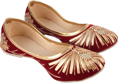 

Traditional Collection Zari work juti Bellies For Women(Maroon