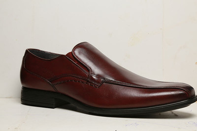 

Hush Puppies By Bata CARTER MADDOW Slip on Shoes For Men(Brown