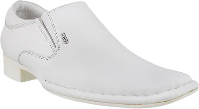 

Metro Awesome Slip On For Men(White, 16;white