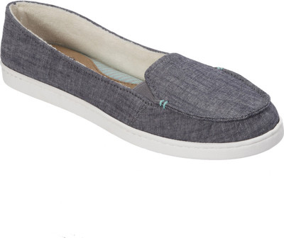 Dearfoams Cambray (Grey) Moccasin with Gore Medium Loafers For Women(Grey