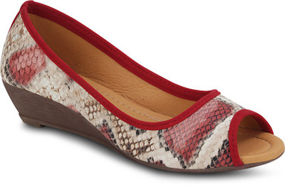 

Get Glamr Trauja Bellies For Women(Red