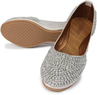 Anupamaa Silver Pearl Mojaris