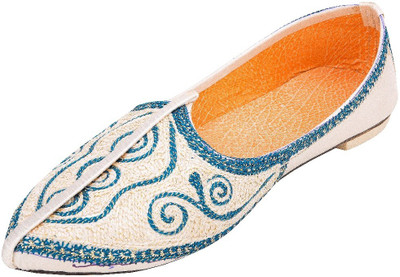 

Footrendz Traditional Jutis For Men(White), Turq
