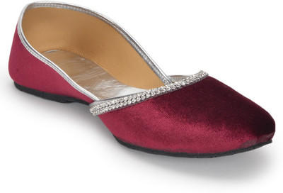

Paduki Ethnic Jutis For Women(Burgundy