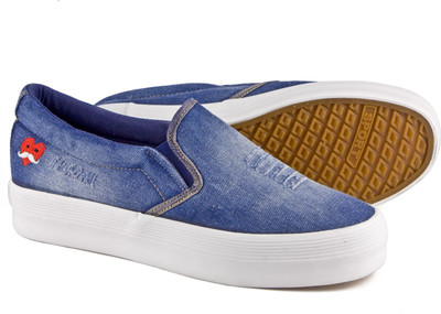 

DeVEE Happy Hearts Washed Navy Canvas Shoes For Women(Navy, Blue