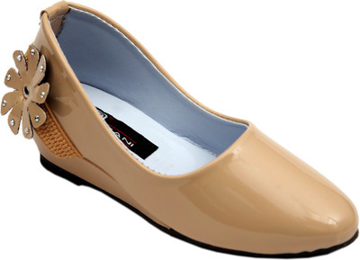 

Trilokani Girls, Cream