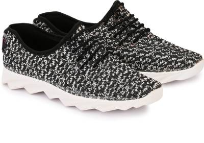 Braavosi Sneakers, Outdoors