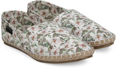 

Chemistry Floral Canvas Espadrilles For Women(Multicolor, Green/white