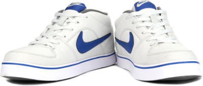 nike light shoes price in india