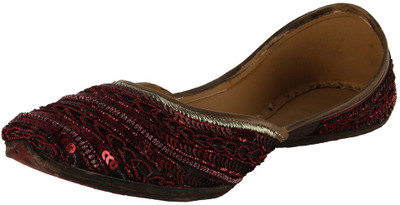

Saashiwear Punjabi Jutis For Women(Maroon)