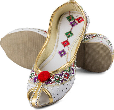 

Tashi Beige Punjabi jutti Jutis For Women(Beige, Cream