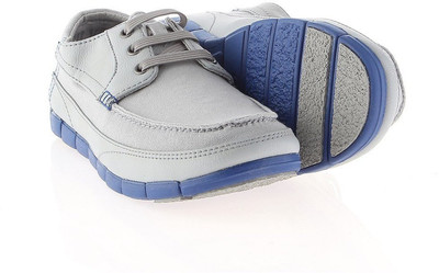 

Crocs Casual Shoes For Men(Grey, Light grey