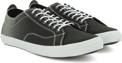 

United Colors of Benetton Men Sneakers For Men(Black, Grey, 903