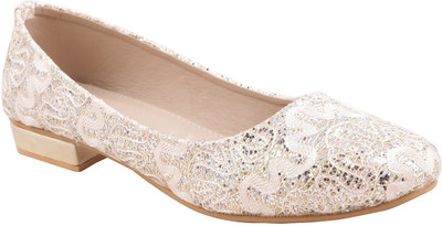 

Adorn Active and Stylish Bellies Shoe For Women(Gold, Golden