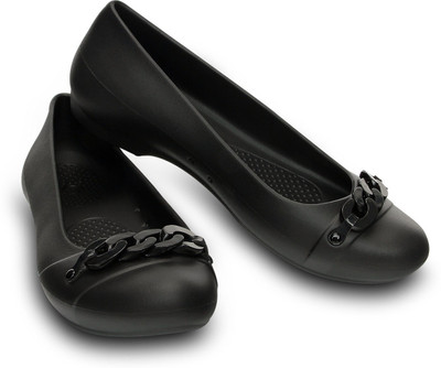 

Crocs Crocs Gianna Link Flat W Casuals For Women(Black