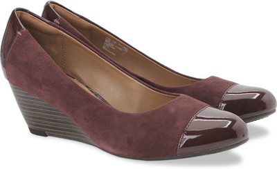 

Clarks Brielle Chanel Burgundy Combi Slip On shoes For Women(Maroon