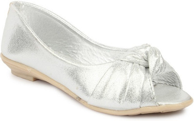 

Sindhi Footwear Comfortable Bellies For Women(Silver