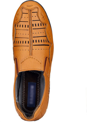 

Rocozo RWD Casual Shoes For Men(Beige