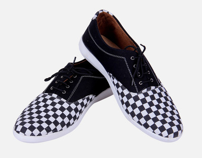 

Goyal Black white check Canvas Shoes For Men(Black)