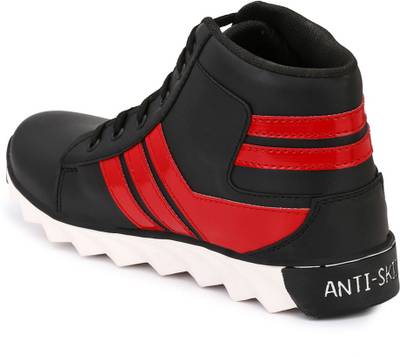 Braavosi Sneakers, Outdoors