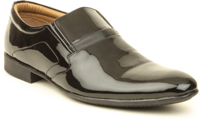 

Metrogue Slip On Shoes For Men(Black, Black)