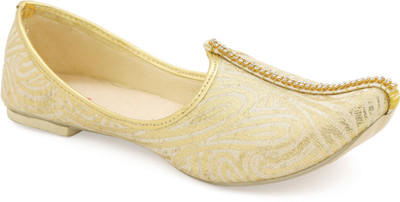 

Footrendz Ethnic Lavish Jutis For Men(Gold)