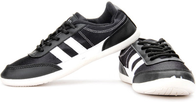 

Globalite Wings Ace Walking Shoes For Men(Black, White, Blk;wht