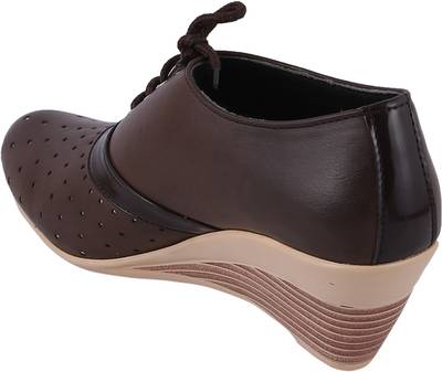 Chickshoo Lace Up