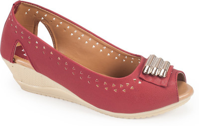 

Rajdoot Bellies For Women(Maroon