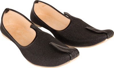 

Rajsahi Beauteous Mojaris For Men(Black