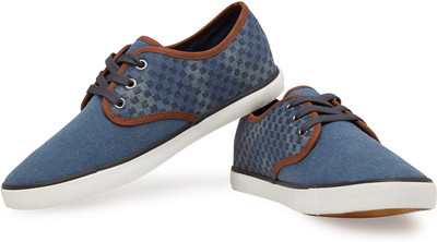 

Breakbounce Toupe Canvas Shoes For Men(Navy)