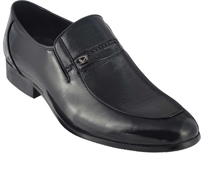 

Metro Davinchi Slip On Shoes For Men(Black, 11;black