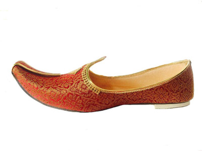 

Kalakari Mojaris For Men(Maroon)