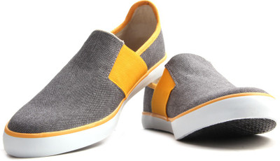 

Puma Lazy Slip On II DP Men Canvas Shoes For Men(Grey), Asphalt-zinnia-white