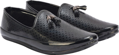 

Walkjump trending loafers, moccasin, party wear Casuals For Men(Black