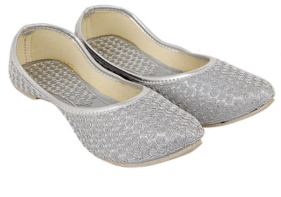 

Royal Collection Adorable Jutis For Women(Silver