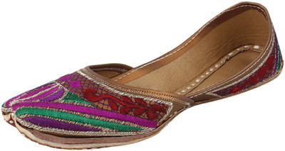 27% OFF on Saashiwear Punjabi Women Jutis For Women(Tan) 27% OFF on Saashiwear Punjabi Women Jutis For Women(Tan)